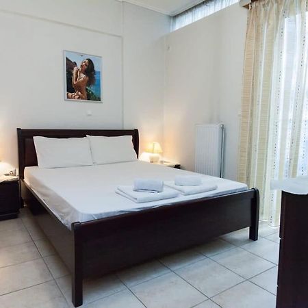 Scenic Balcony Apt In Vibrant Petralona เอเธนส์ ภายนอก รูปภาพ
