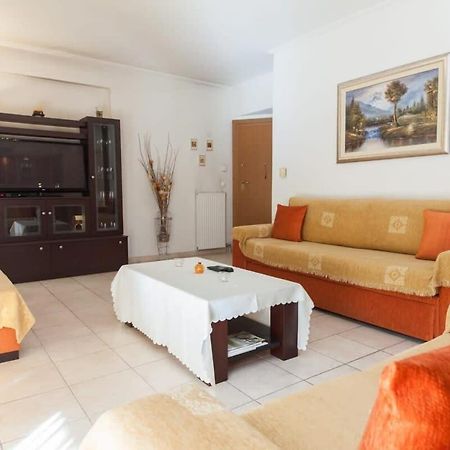 Scenic Balcony Apt In Vibrant Petralona เอเธนส์ ภายนอก รูปภาพ