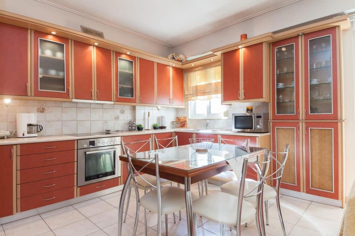 Scenic Balcony Apt In Vibrant Petralona เอเธนส์ ภายนอก รูปภาพ