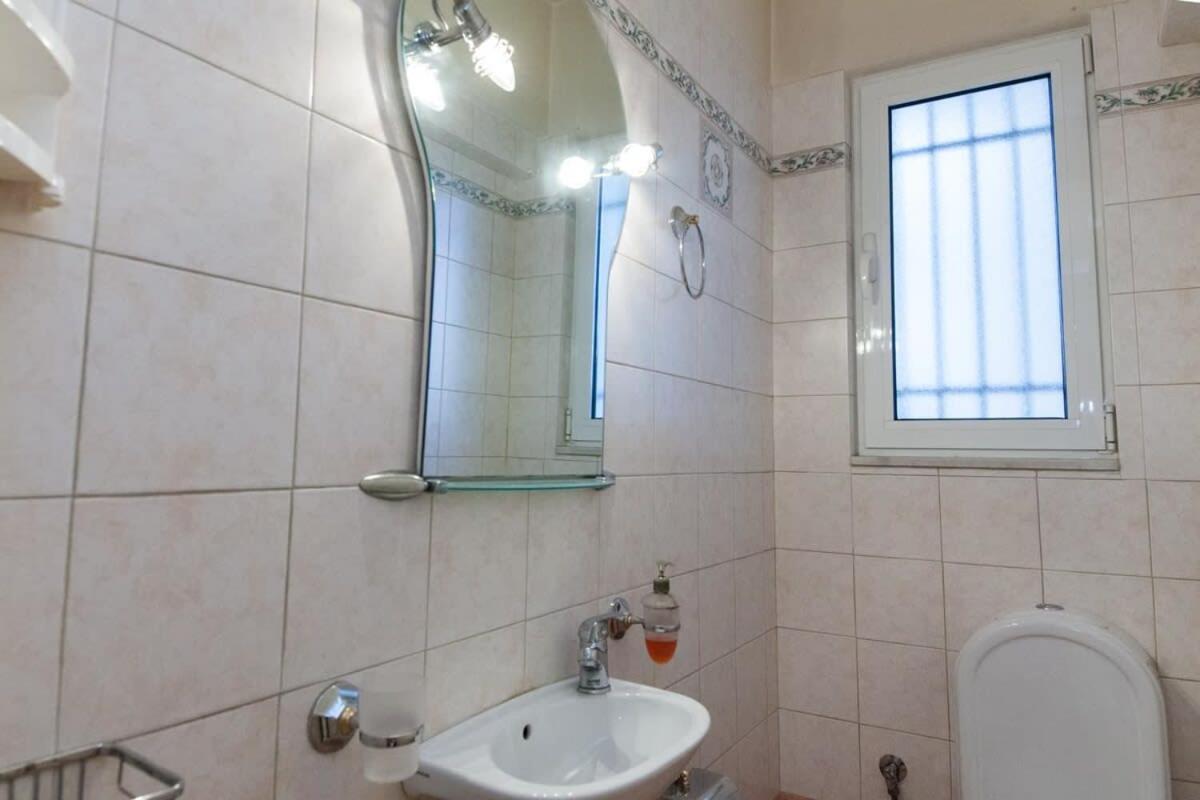 Scenic Balcony Apt In Vibrant Petralona เอเธนส์ ภายนอก รูปภาพ