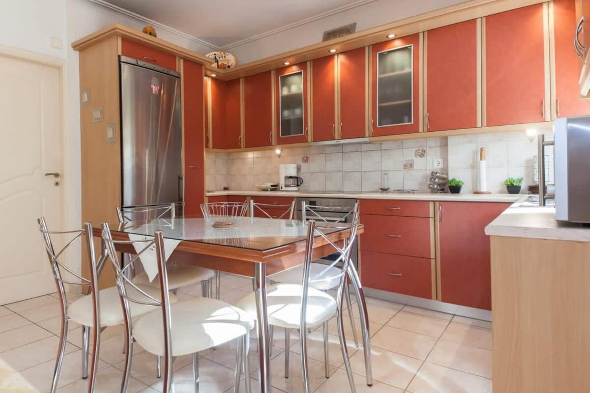 Scenic Balcony Apt In Vibrant Petralona เอเธนส์ ภายนอก รูปภาพ