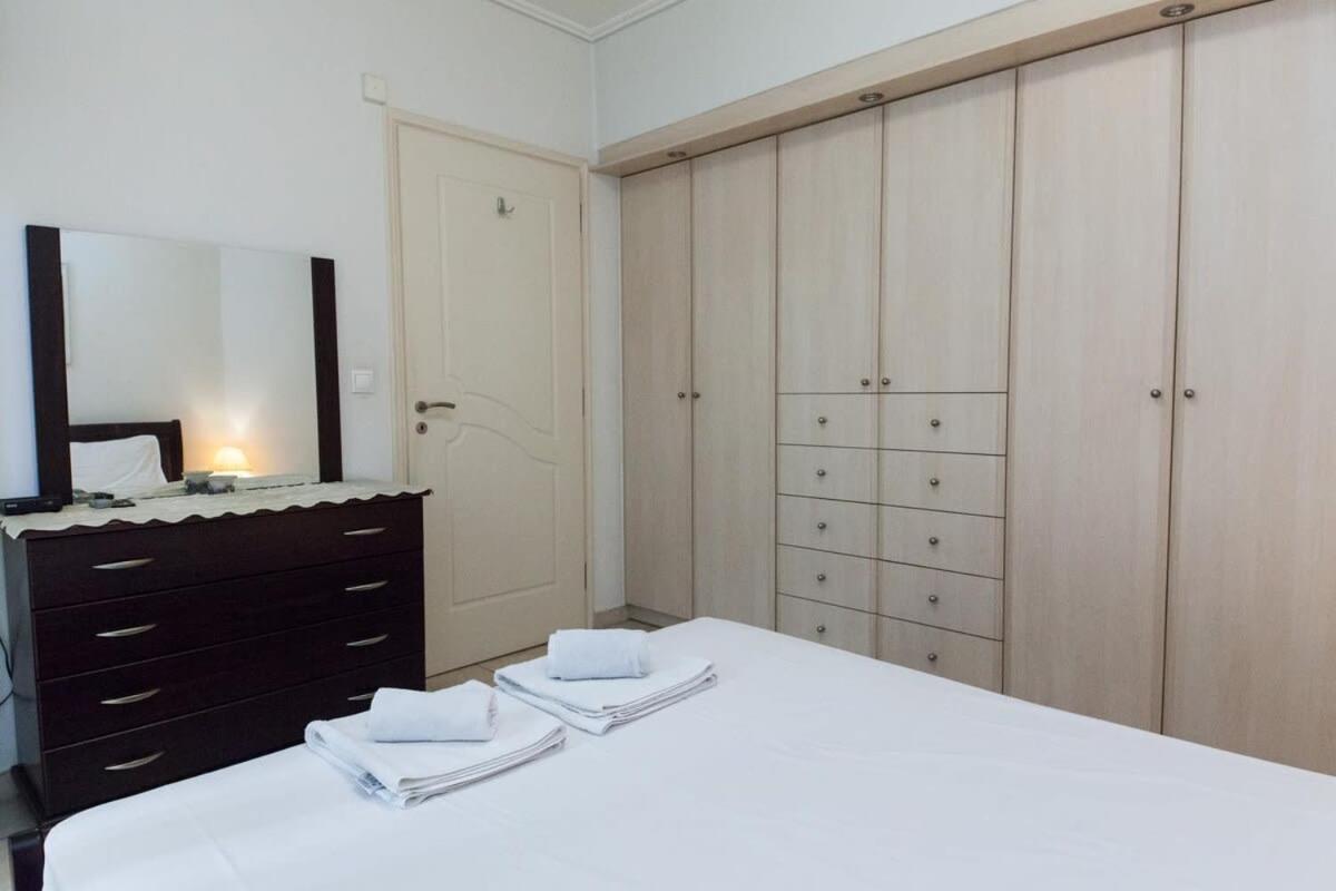 Scenic Balcony Apt In Vibrant Petralona เอเธนส์ ภายนอก รูปภาพ