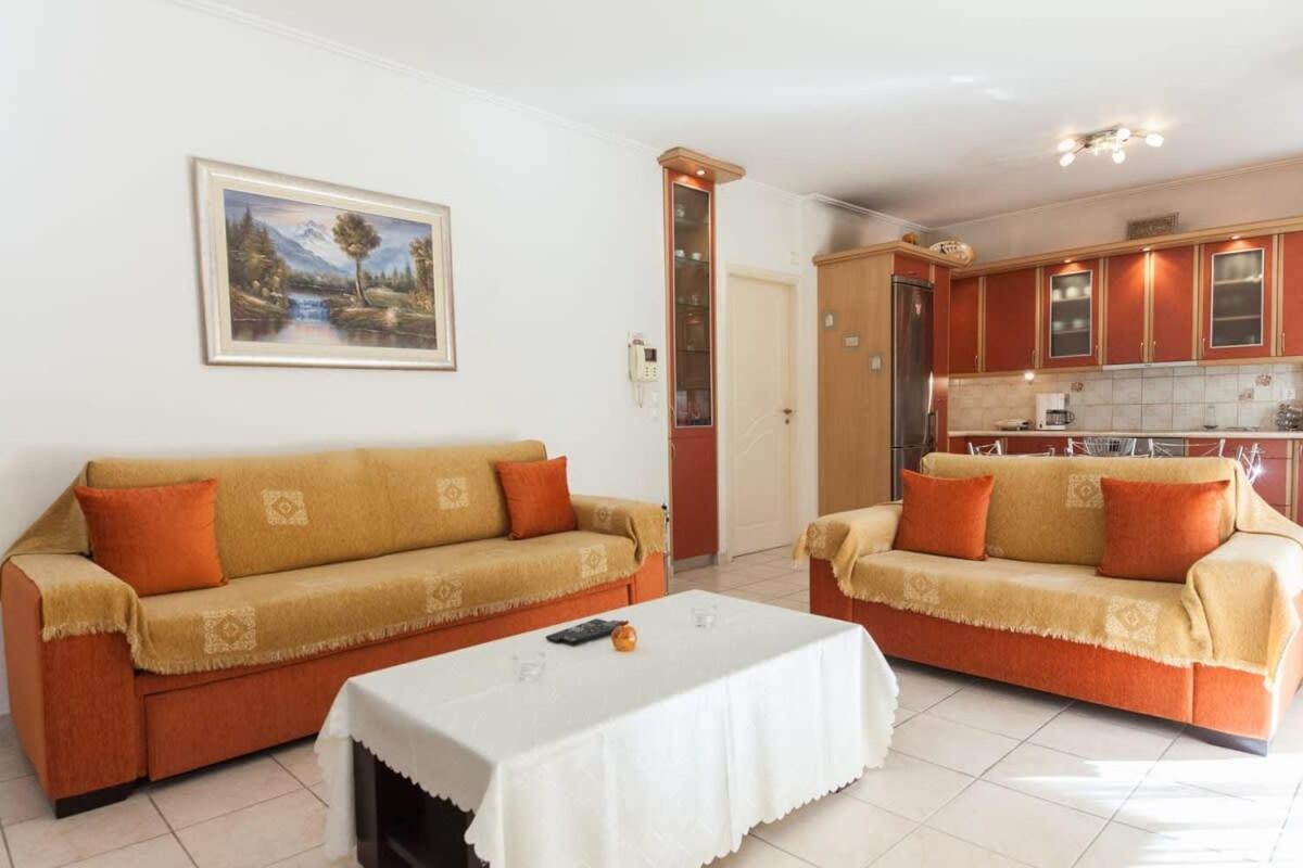 Scenic Balcony Apt In Vibrant Petralona เอเธนส์ ภายนอก รูปภาพ