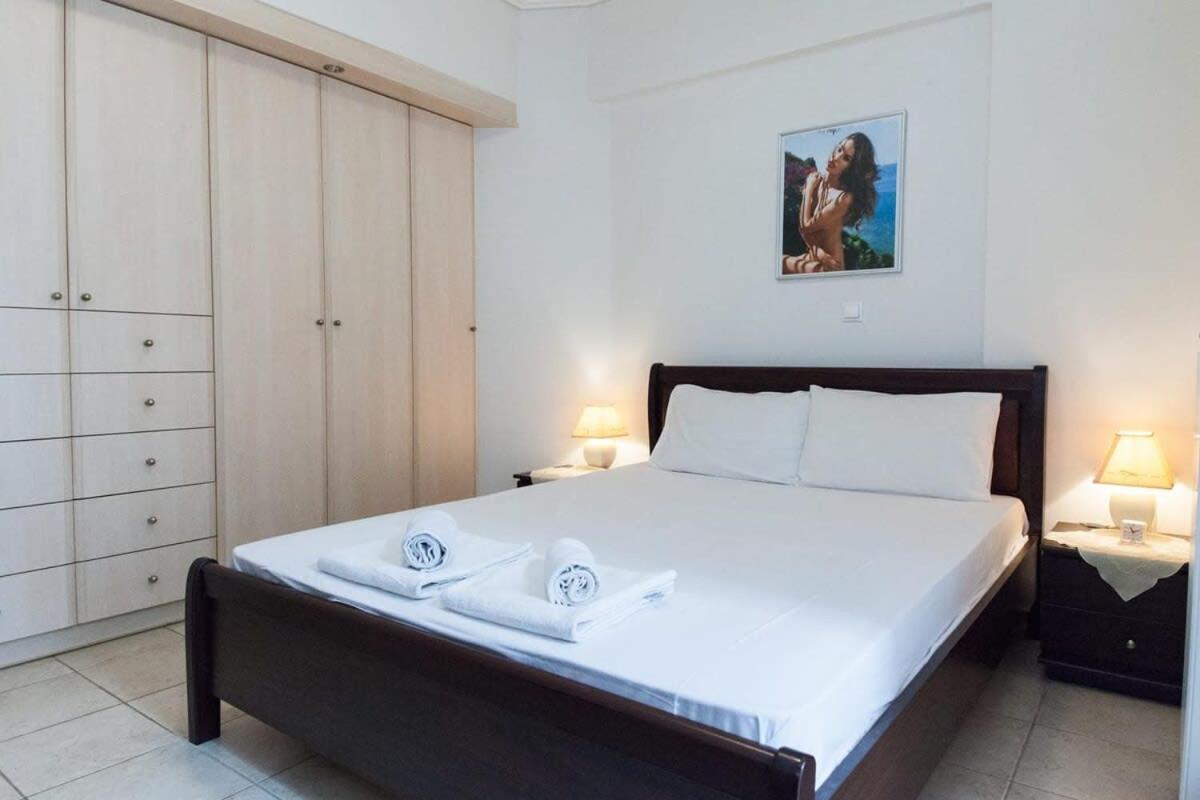 Scenic Balcony Apt In Vibrant Petralona เอเธนส์ ภายนอก รูปภาพ