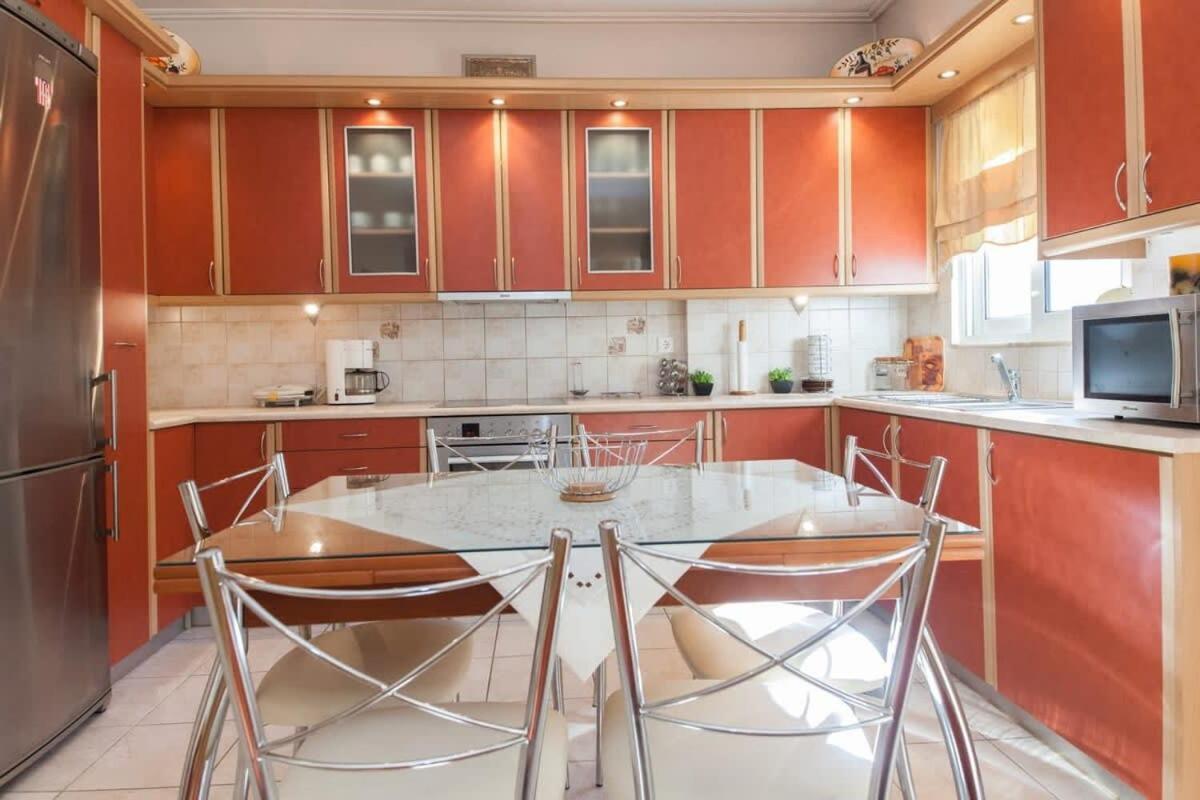 Scenic Balcony Apt In Vibrant Petralona เอเธนส์ ภายนอก รูปภาพ