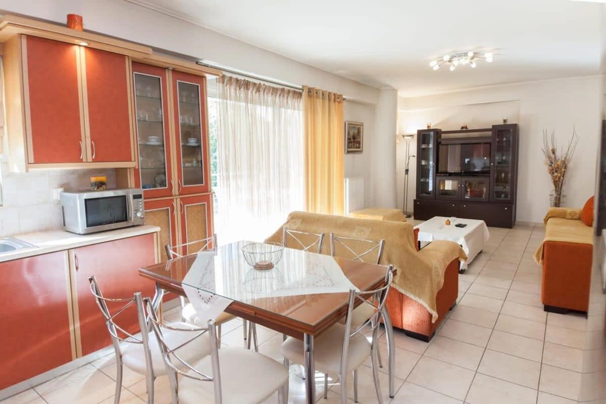 Scenic Balcony Apt In Vibrant Petralona เอเธนส์ ภายนอก รูปภาพ