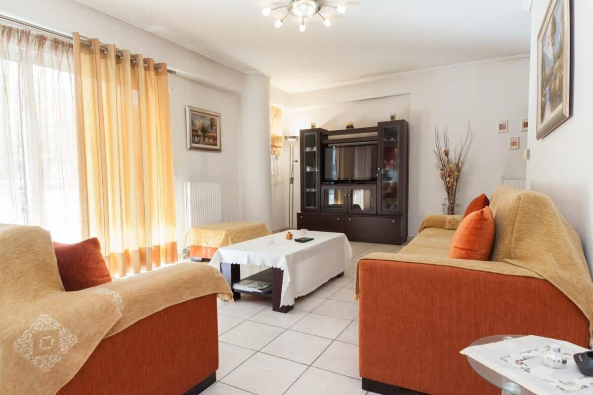 Scenic Balcony Apt In Vibrant Petralona เอเธนส์ ภายนอก รูปภาพ